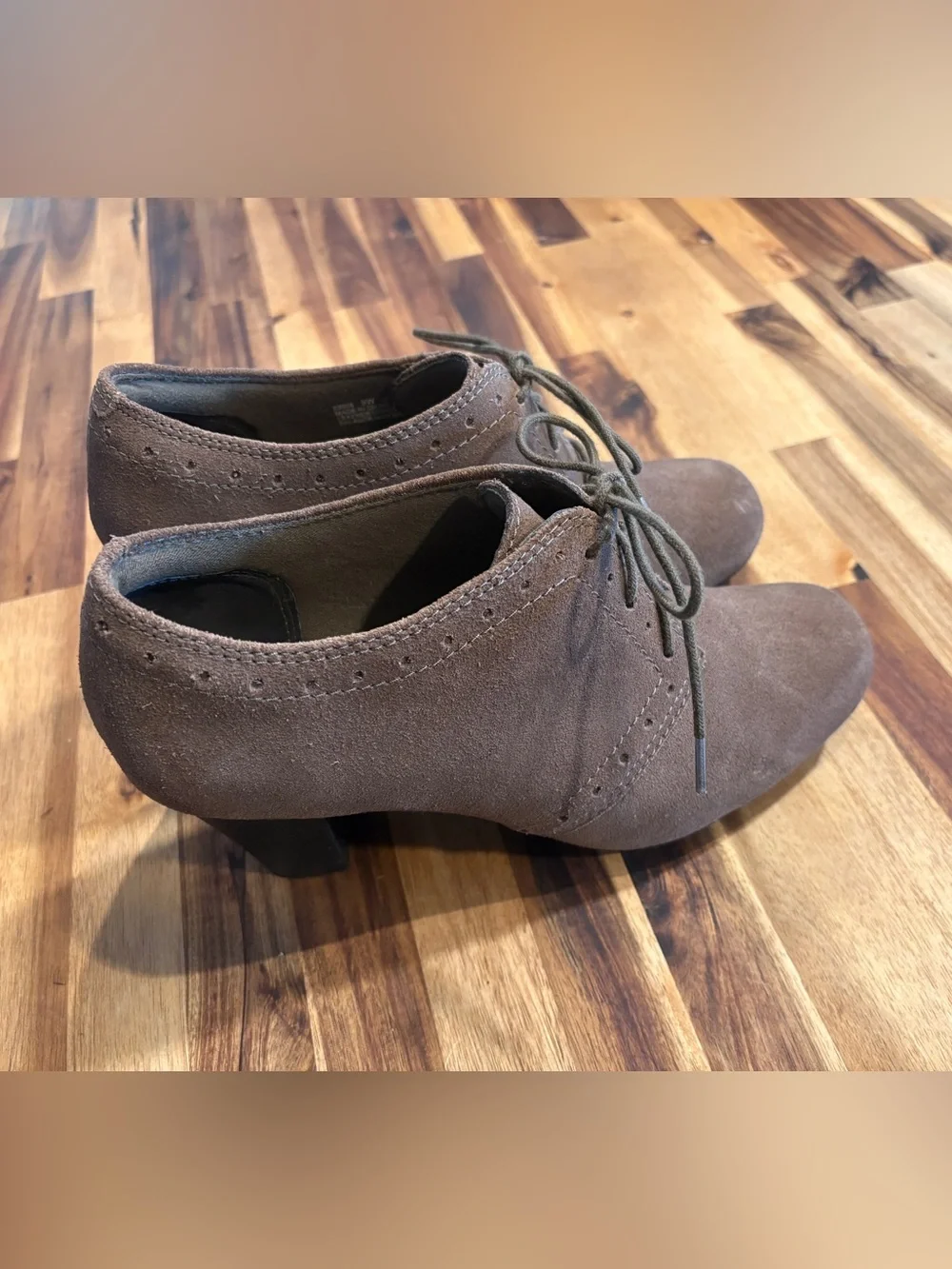 Women’s Clark’s Brown Suede Lace-Up Ankle Boots.. 9W